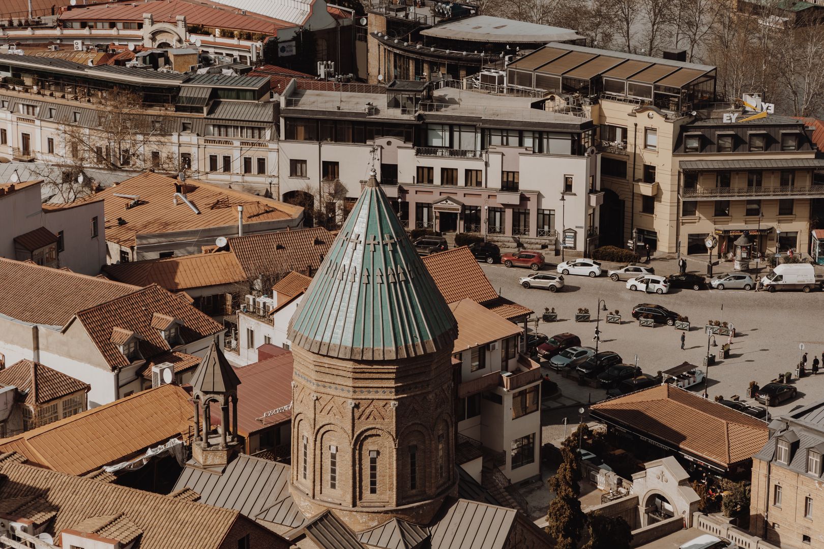 Lưu trú tại Tbilisi và Batumi